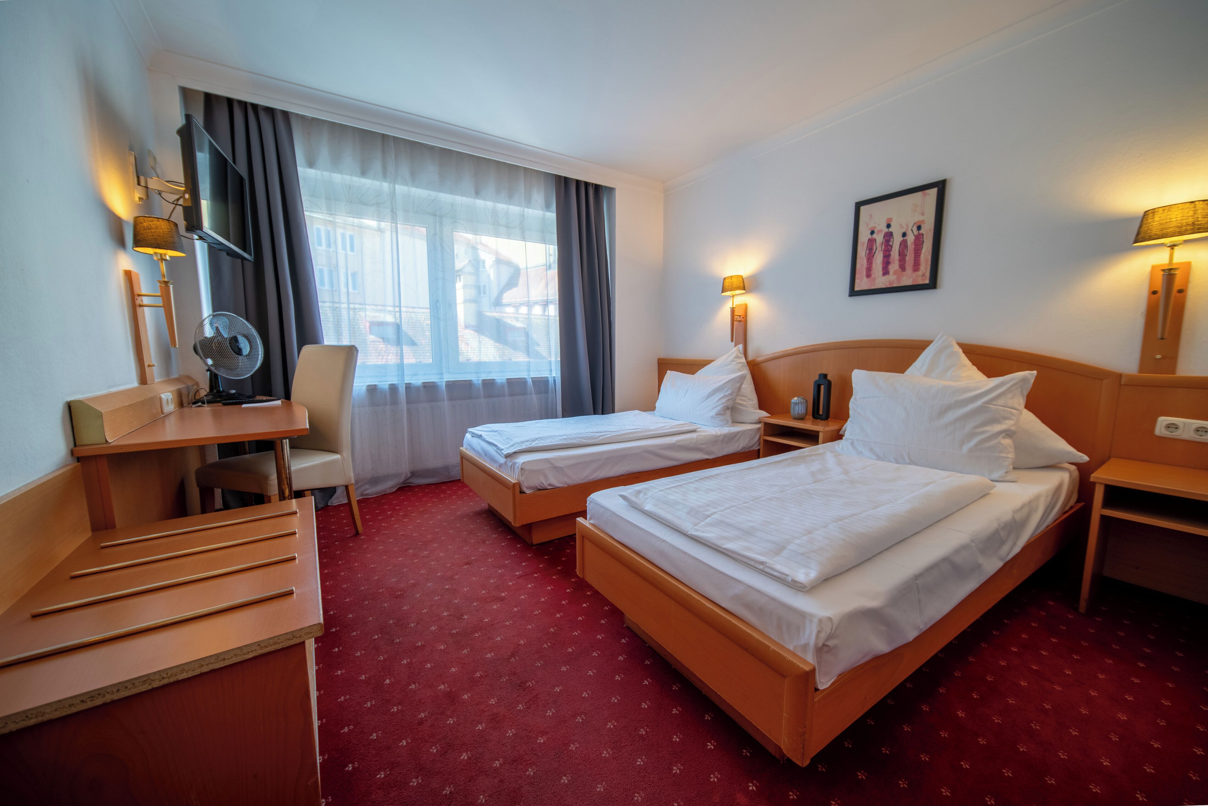 Comfort Twin Room | Desk, laptop workspace, blackout drapes, iron/ironing board