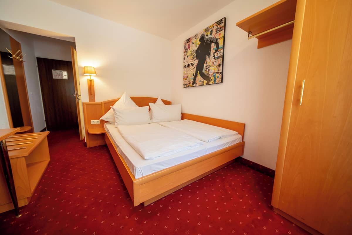 Double Room, 1 Katil Ratu (Queen) | Meja, ruang kerja komputer riba, langsir/tirai gelap terus 