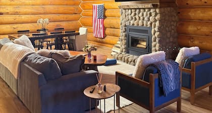 Rustic Luxury Log Cabin Lodge Cozy Fireplace Peaceful Retreat in Delta Junction