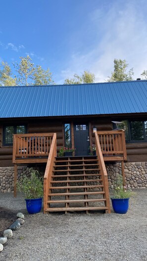 Exterior - Rustic Luxury Log Cabin Lodge Cozy Fireplace Peaceful Retreat in  Delta Junction (Delta junction)