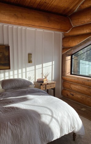 Room - Rustic Luxury Log Cabin Lodge Cozy Fireplace Peaceful Retreat in  Delta Junction (Delta junction)