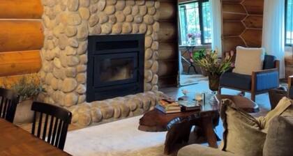 Rustic Luxury Log Cabin Lodge Cozy Fireplace Peaceful Retreat in Delta Junction