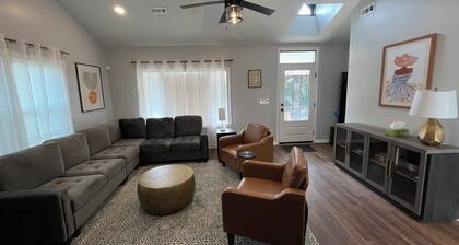 3-bedroom house in welcoming Lake City with cool AC