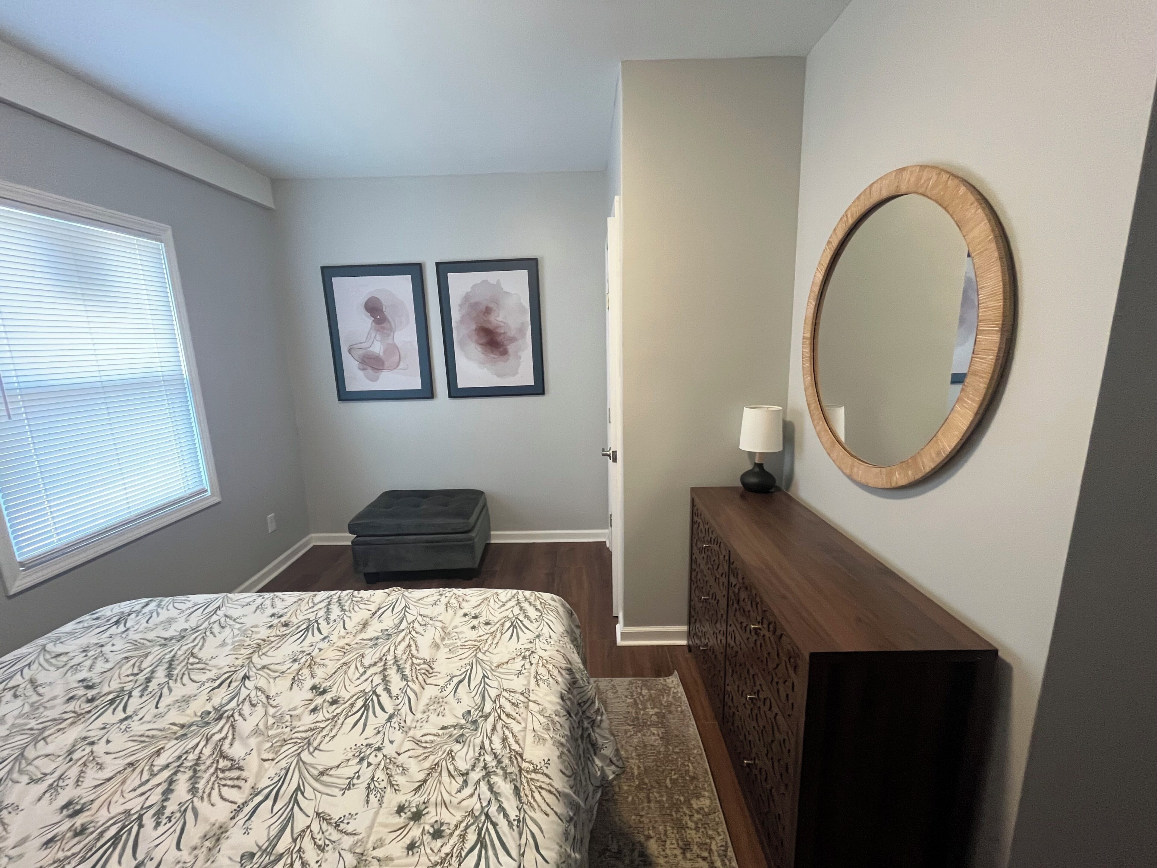 Iron/ironing board, internet, bed sheets
