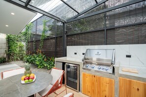 Outdoor dining - Playa Tamarindo, private community, before booking please write to private (Tamarindo)