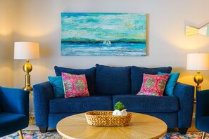 Living area - Charming Family and Pet Friendly Home, Sleeps 9 (St. Augustine)