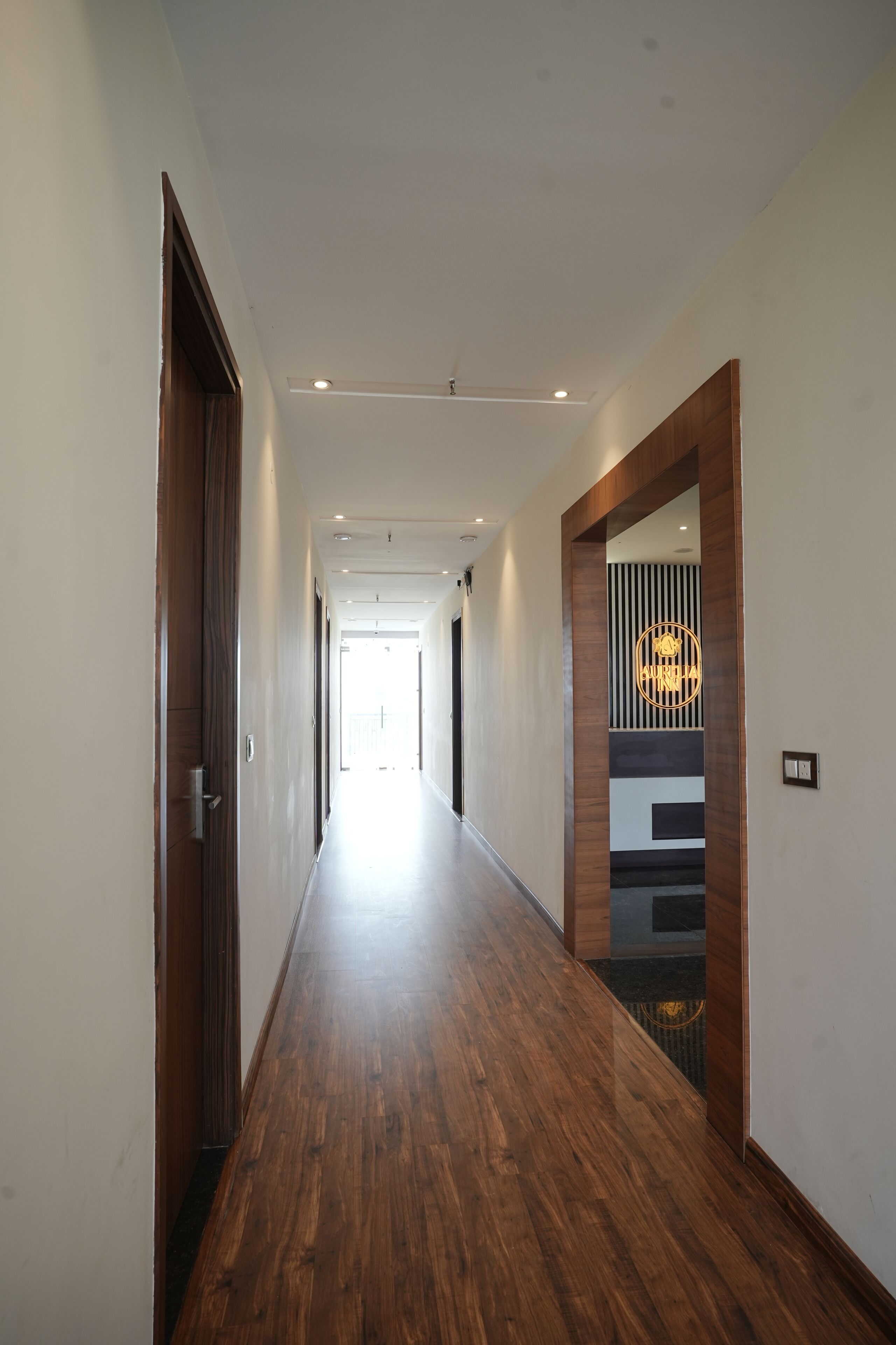 المنشأة من الداخل