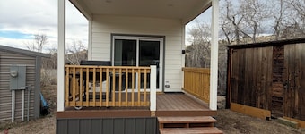 Unique creek side, pet friendly tiny home on the outskirts of Sheridan MT.