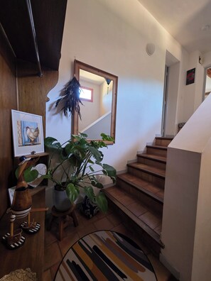 Interior - Le petit Beaucet: Elegance and gentle living in the heart of Provence (Le Beaucet)