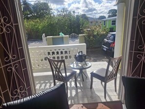 Casa, patio, vista giardino