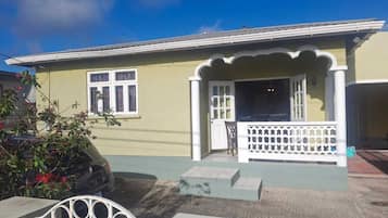 Casa, patio, vista giardino