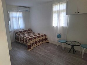 스튜디오, 파티오, 계곡 전망