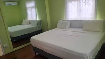 Casa, patio, vista giardino