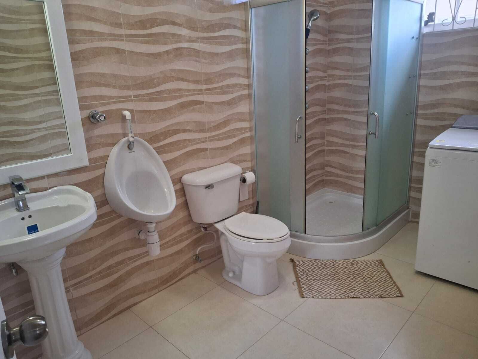 獨棟房屋, 庭院, 花園景觀 | 浴室