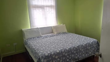 Ferienhaus, Terrasse, Gartenblick