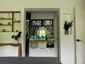 Room - Stunning 2BR Home with Fast WiFi & AC – Mountain Views & Lush Nature, Ojochal (Puntarenas Province)