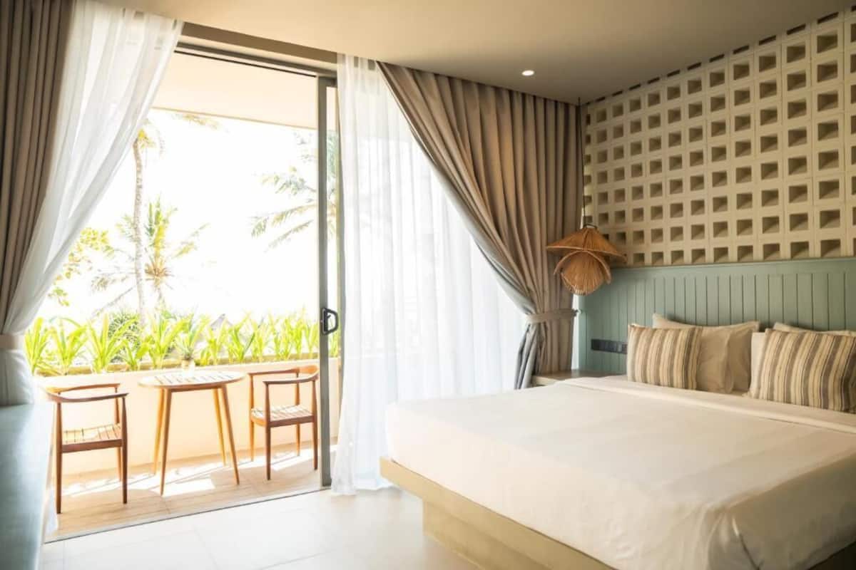Superior Double Room, 1 King Bed, Balcony, Ocean View | Egyptian cotton sheets, premium bedding, free minibar items