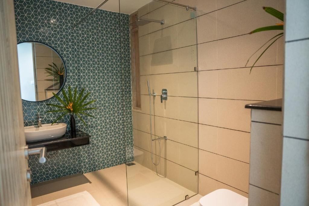Superior Double Room, 1 King Bed, Balcony, Ocean View | Bathroom | Bidet, towels, soap, shampoo