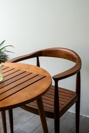 Deluxe Double Room, 1 King Bed, Bathtub, Ocean View | Living area - Petti Petti (Mirissa)