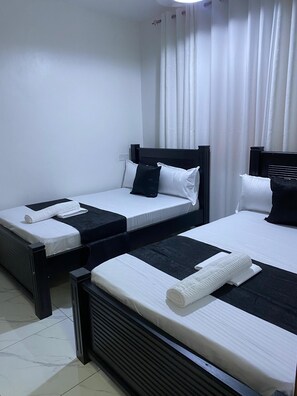Iron/ironing board, WiFi, bed sheets - Adorable 2-bedroom apartment with AC in charming Mombasa (Mombasa)