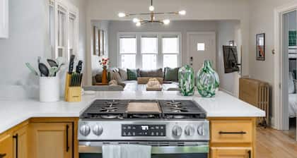 Modern Lux Home, Sleeps 12, Walk to Brady St Fun