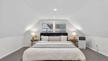 4 bedrooms, iron/ironing board, WiFi, bed sheets