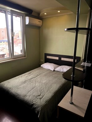 Iron/ironing board, WiFi - Stylish City Center Yerevan Apartment –Walk to Main Attractions ,Cafés & Museums (Yerevan)