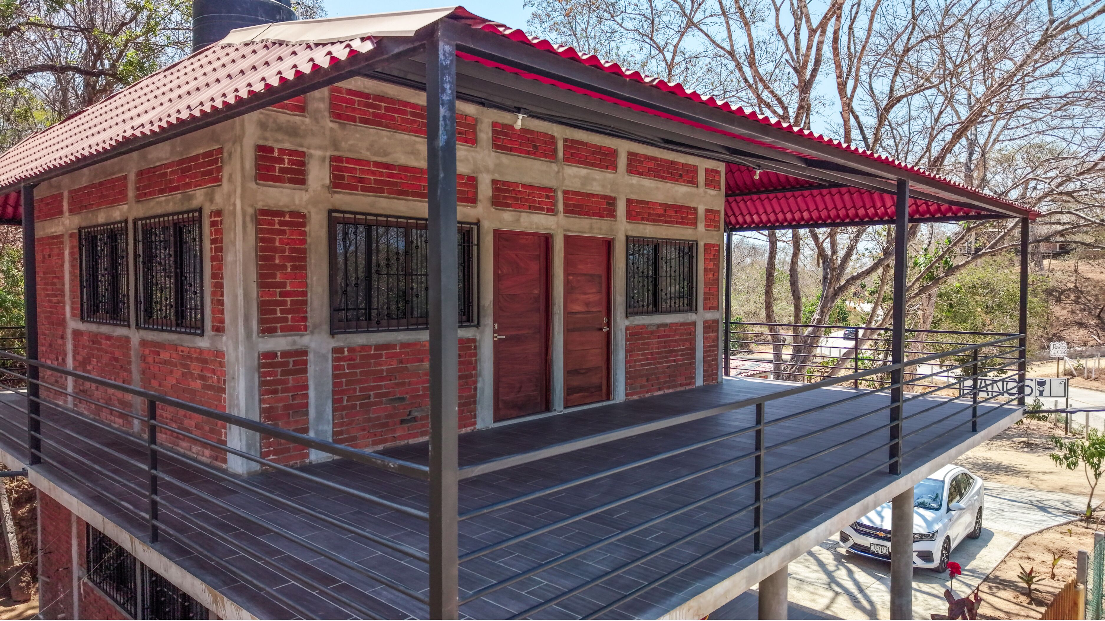 Camera Superior, balcone | Esterni