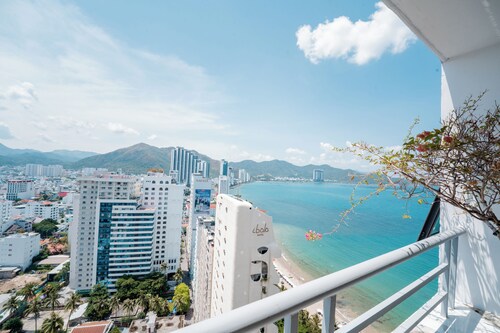 Luxury High-Floor 2BR Beachfront Apartment | Panoramic Sea View & Balcony