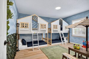 3 chambres, fer et planche à repasser, Wi-Fi, draps fournis