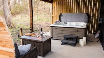 Tina de hidromasaje al aire libre