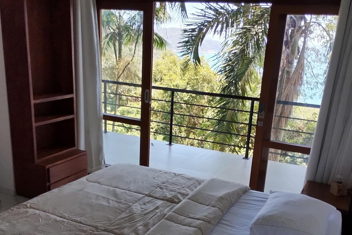 Suite Familiale, coin cuisine, vue mer