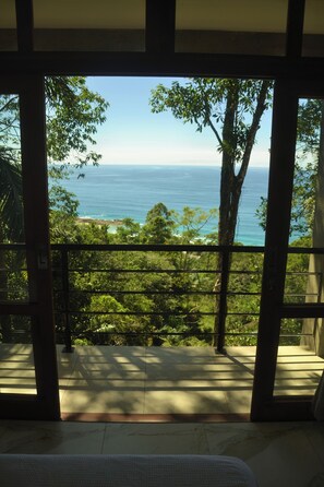 Suite panorámica, lanai, vista al mar | Interior