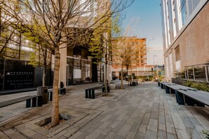 Terrace/patio - Broad Street 2 Bed Apt |24hr Gym| Netflix+Parking (The Bank)