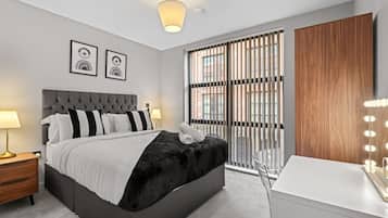 Desk, iron/ironing board, travel cot, WiFi