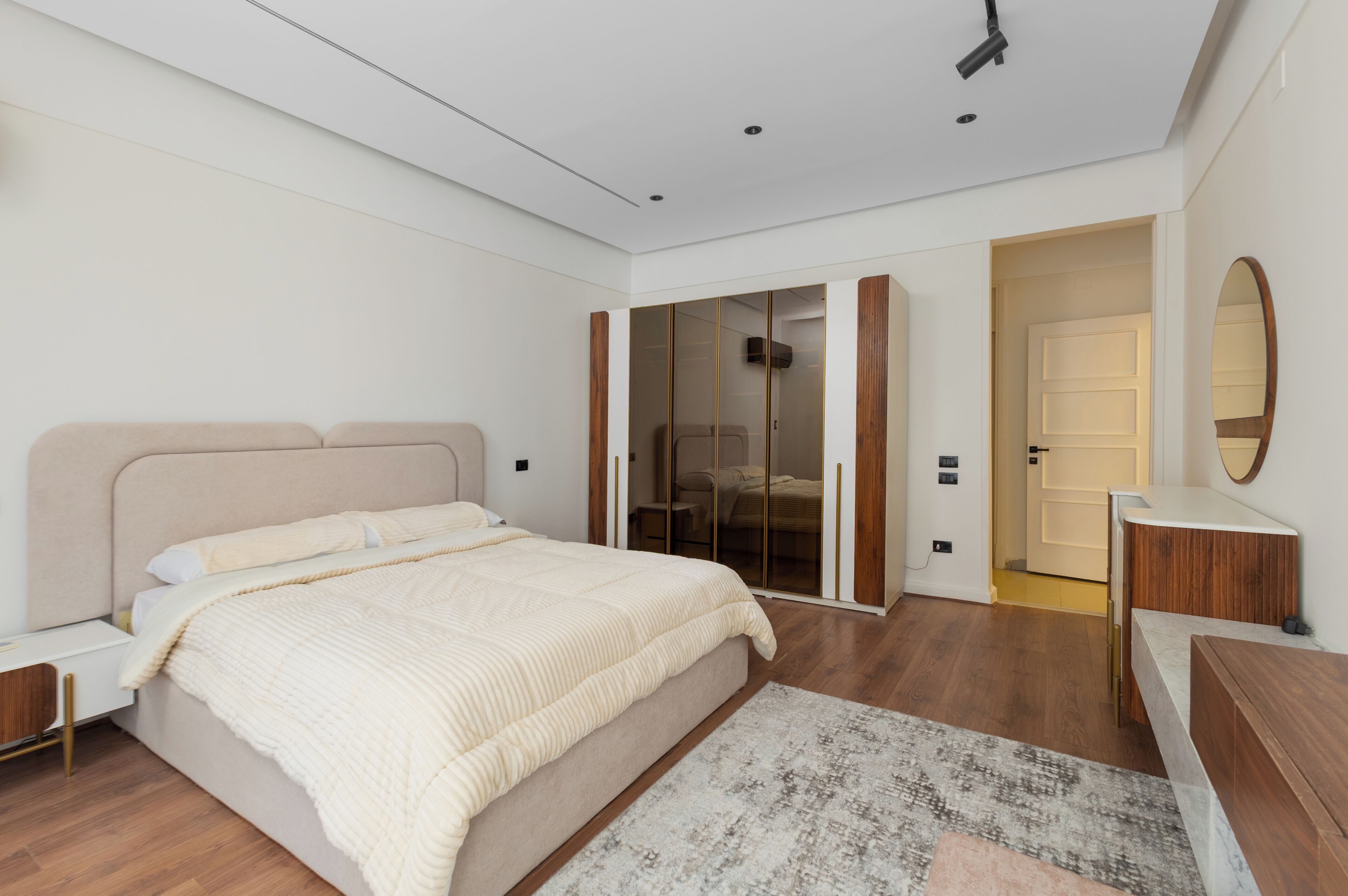 舒適公寓, 河景