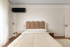 Căn hộ tiện nghi đơn giản, quang cảnh sông