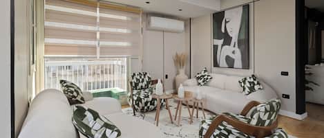 Comfort Apartment, River View | Living area