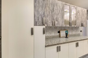 Căn hộ tiện nghi đơn giản, quang cảnh sông | Bếp riêng