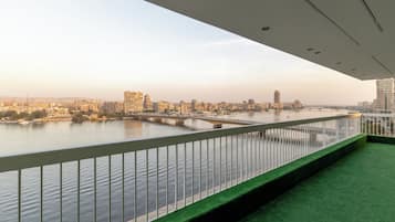 Apartamento Confort, vistas al río | Terraza o patio