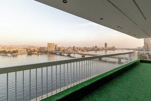 컴포트 아파트, 강 전망 | 테라스/파티오