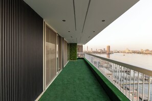 Apartamento Confort, vistas al río | Terraza o patio