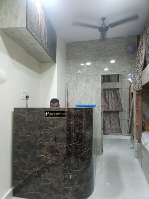 Lobby - Star Dormitory Near Andheri West Station (Mumbai)