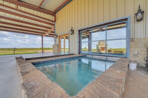 Pool - Massive 17,000 sqft 7-bedroom barn in beautiful Elk City. (Elk City)