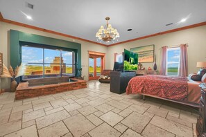 Room - Massive 17,000 sqft 7-bedroom barn in beautiful Elk City. (Elk City)