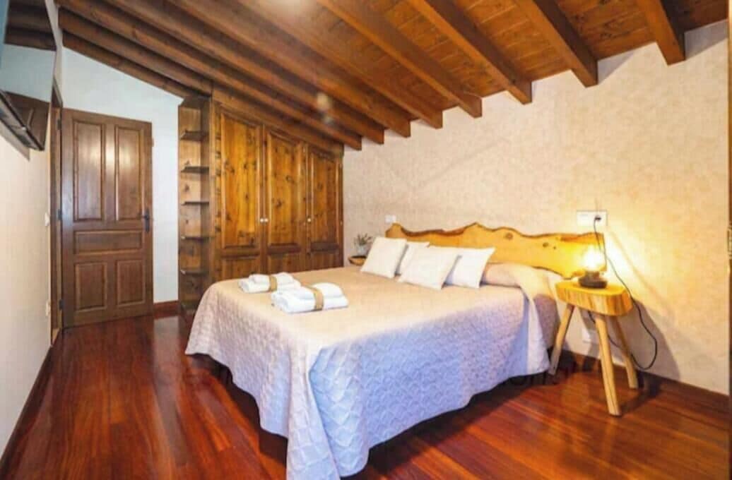 4 chambres, fer et planche à repasser, Wi-Fi, draps fournis
