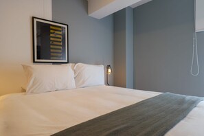 2 bedrooms, iron/ironing board, WiFi, bed sheets - w* | Central 2BR w/ Balcony in Miraflores (Miraflores)