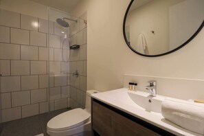Shower, hair dryer, towels, shampoo - w* | Central 2BR w/ Balcony in Miraflores (Miraflores)