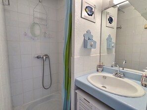 Shower - Appart. 4 pers - Seafront -Parking - shops - air-conditioned (Agde)