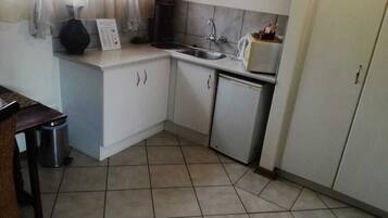 Dobbelt- eller tomannsrom, balkong, hageutsikt | Eget kjøkken